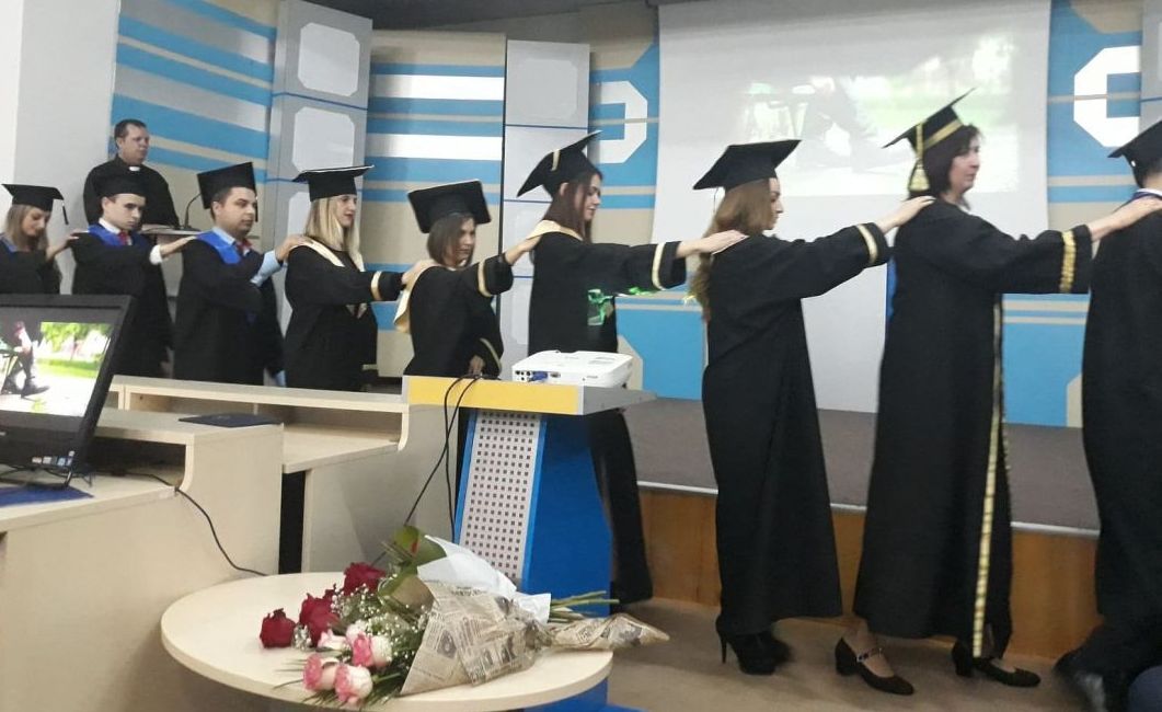 Магістри чотирьох спеціальностей Українсько-угорського ННІ УжНУ – з дипломами!