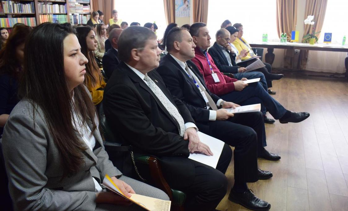 Європейський досвід сучасної дипломатії обговорювали на міжнародному форумі в Українсько-угорському ННІ