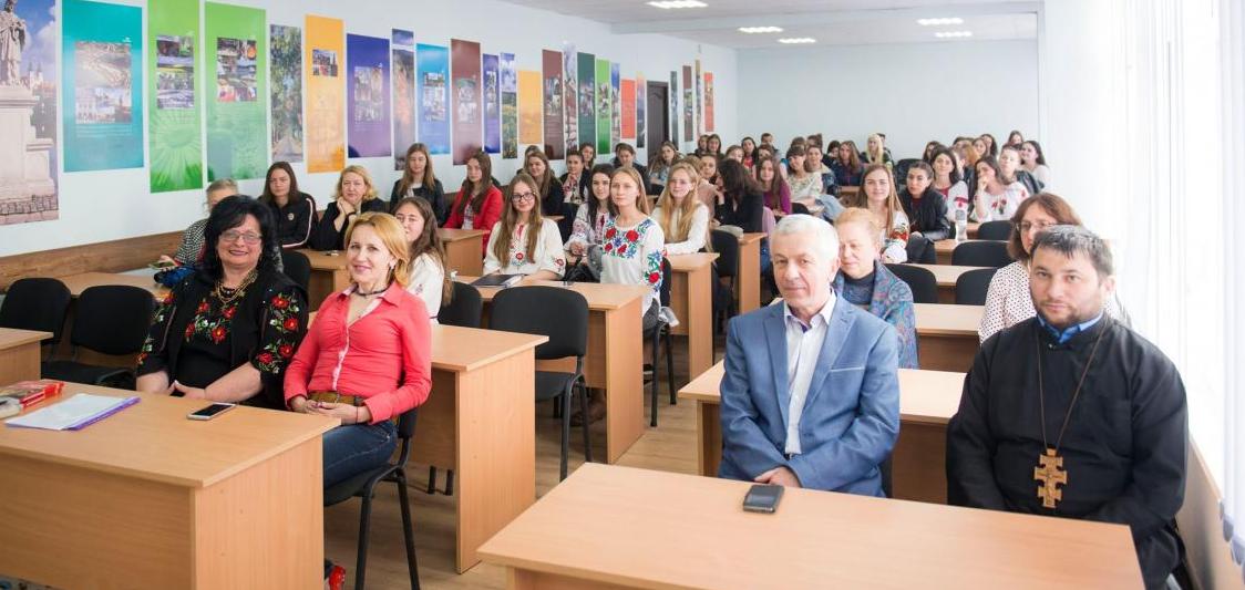 На філфаку УжНУ презентували «Лепту біблійної мудрості»