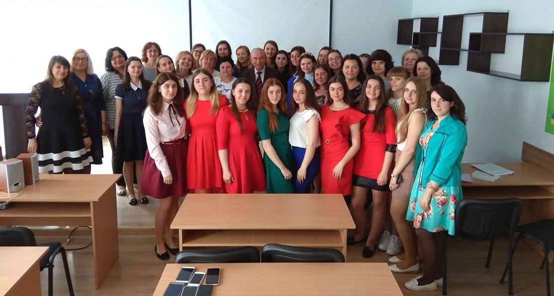 День матері на філологічному факультеті відзначали поезією й піснею