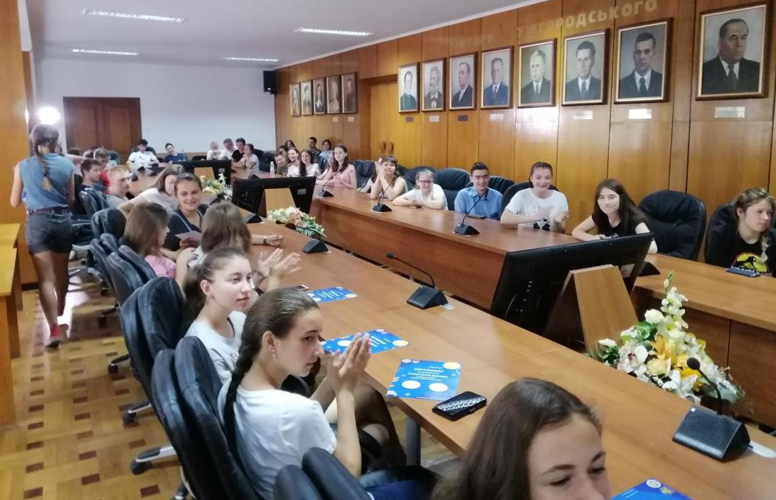 Другий Літній університет в УжНУ для школярів міста пішов на канікули до наступного року