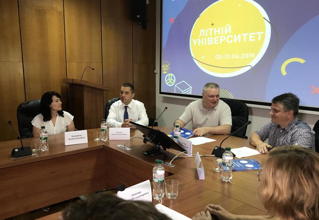 Другий Літній університет в УжНУ для школярів міста пішов на канікули до наступного року