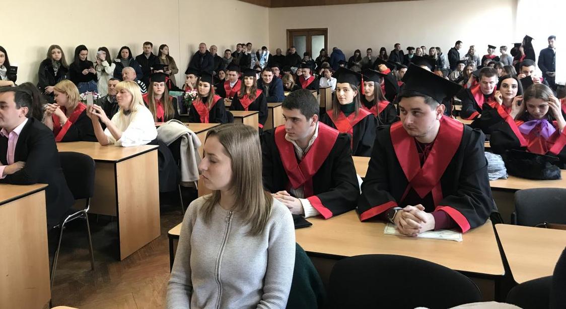«Ми сильні і круті тому, що в нас є ви»: ФІМВ випустив своїх магістрів