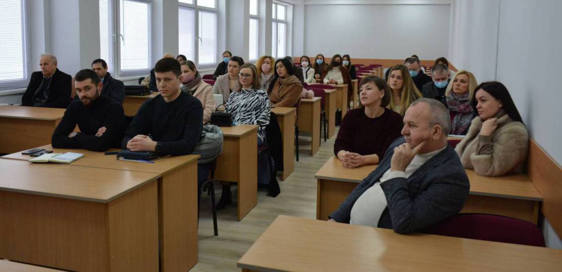 Ректор УжНУ обговорив проблемні питання з колективом факультету МЕВ