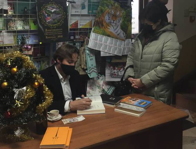 А за прилавком… Андрій Любка!