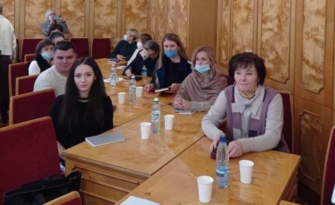 Кафедра словацької філології на круглому столі в облдержадміністрації обговорила проблему забезпечення освітніх прав словацької етноспільноти на Закарпатті