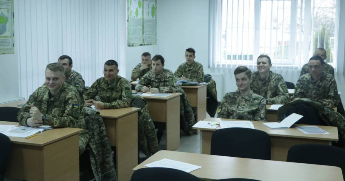 Майбутні захисники України: як в Ужгородському університеті навчають офіцерів запасу
