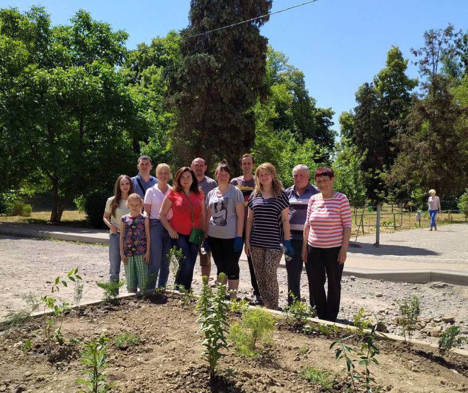Волонтери і переселенці озеленили студмістечко до Всесвітнього дня охорони довкілля
