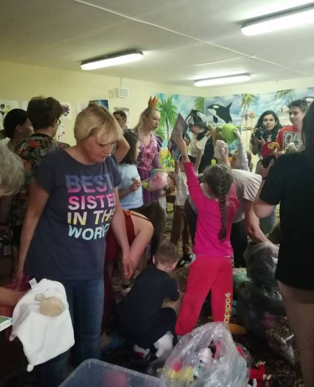 Дітям, що живуть у гуртожитках УжНУ, влаштували свято