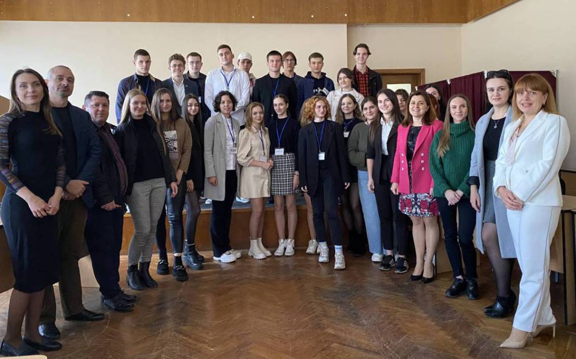 У ректораті УжНУ студенти до вечора дебатували про Україну