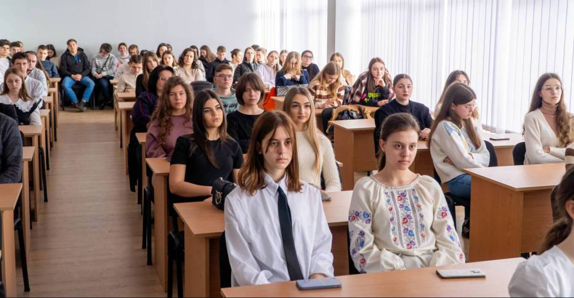 Український Воїн Духу: на філологічному факультеті вшанували модерного й багатогранного Шевченка та провели День відкритих дверей