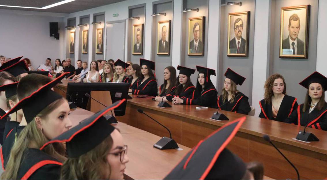 Факультет суспільних наук дипломував своїх бакалаврів