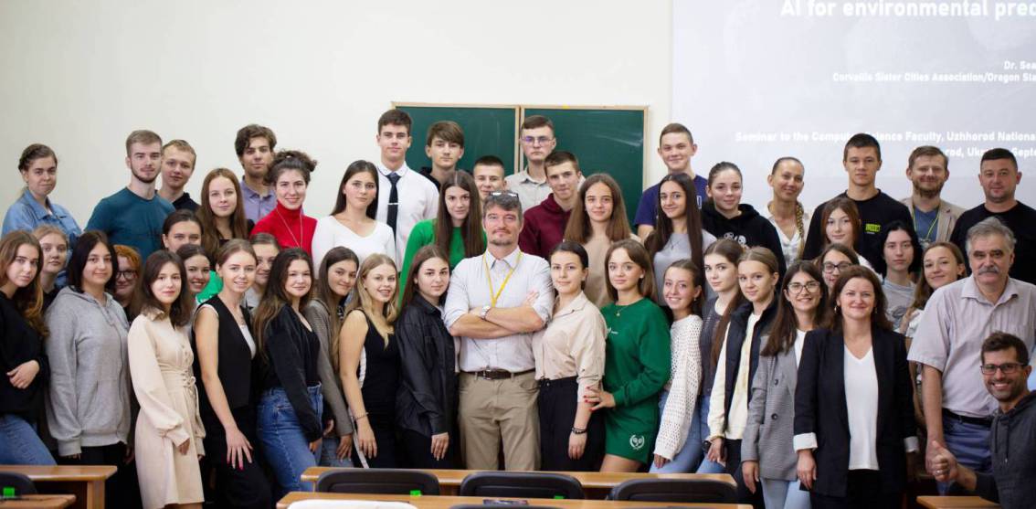 Науковець з Орегонського університету виступив з лекцією перед студентами-біологами УжНУ