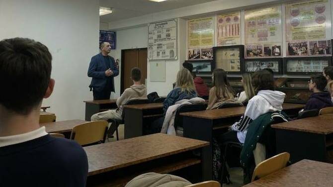 Учні Ужгородського наукового ліцею мали екскурсію до криміналістичного класу УжНУ