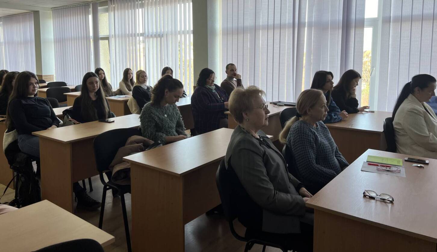 Студентам-філологам гостьову лекцію прочитала заслужена вчителька України