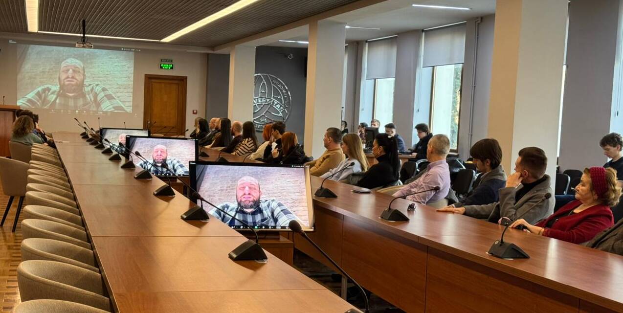 В УжНУ провели наукову дискусію про вплив смартфонів на здоров’я, освіту і суспільство