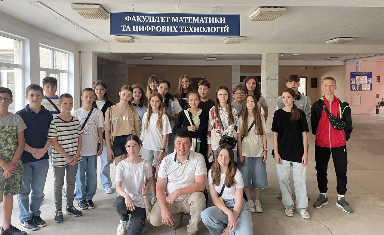 Представники ФМЦТ організували для школярів Ужгорода інтерактивні екскурсії музеями УжНУ