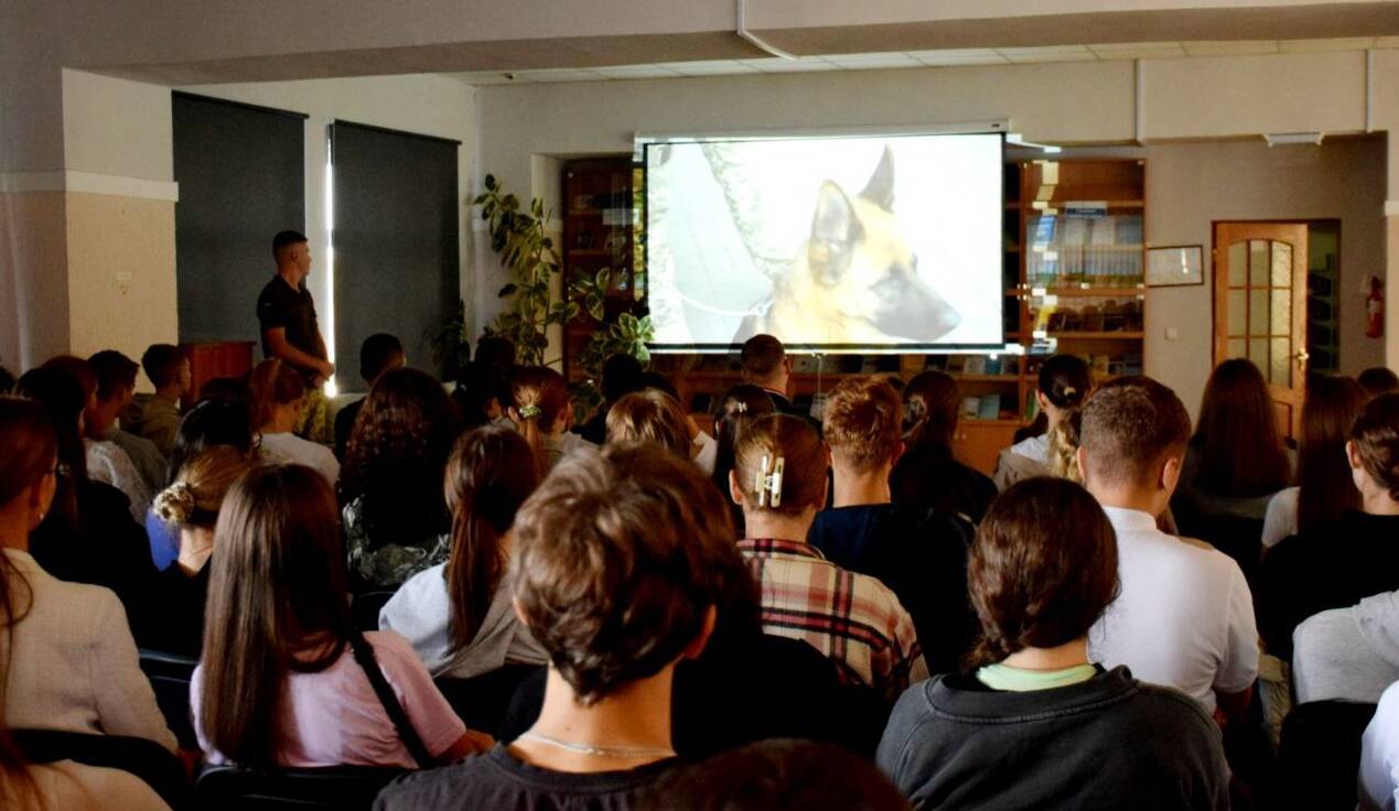 Про переваги контрактної служби в ДПСУ зі студентами УжНУ спілкувалися прикордонники Чопського загону