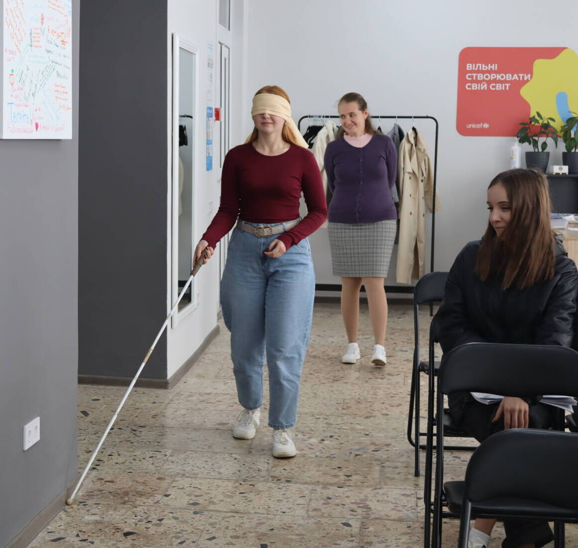 «Почуй! Відчуй! Побач!»: як студенти УжНУ вчилися розуміти побут незрячих людей