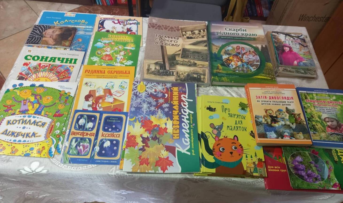 Дитяча письменниця за прилавком Ольга Тимофієва ділилася творчими набутками з читачами