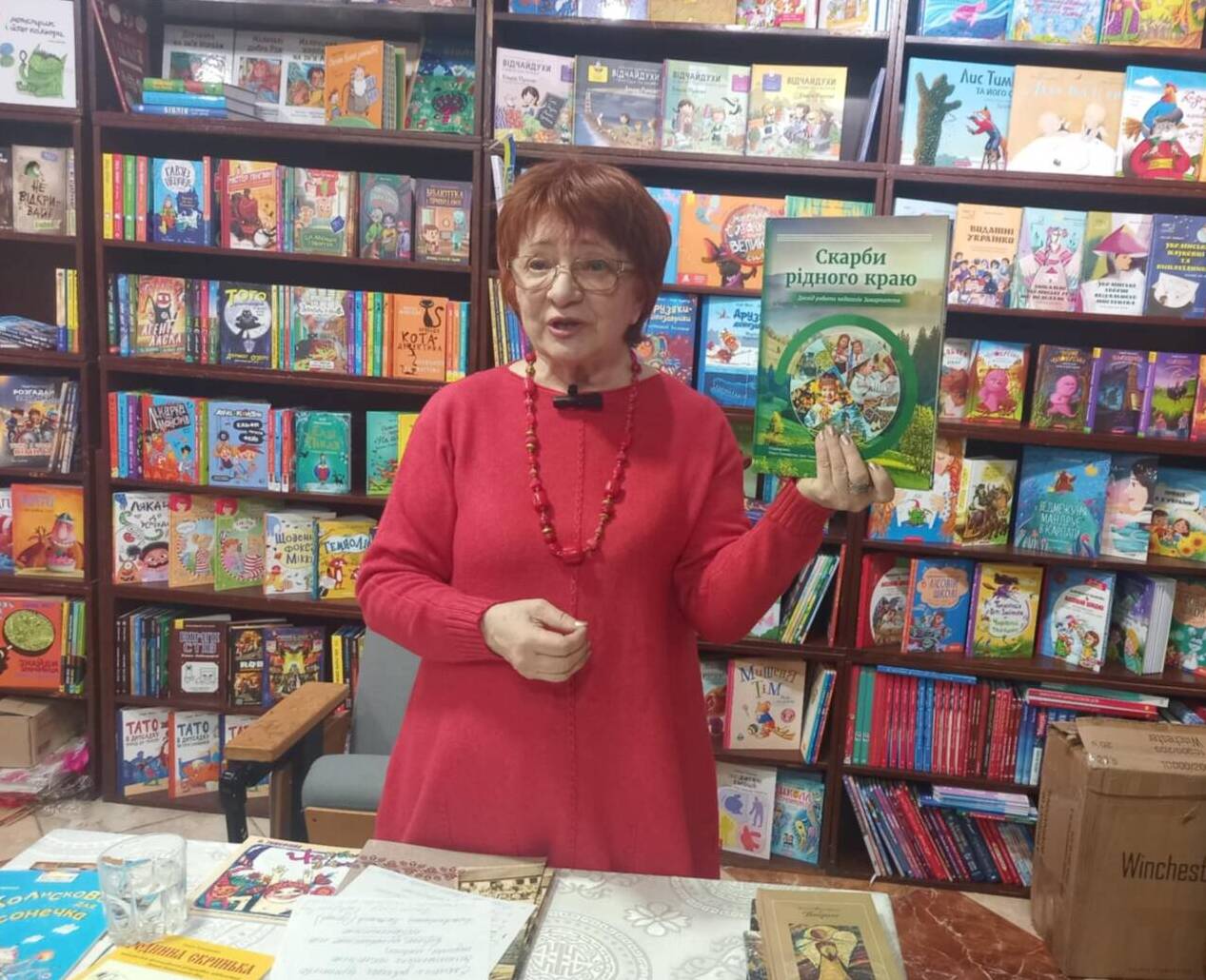 Дитяча письменниця за прилавком Ольга Тимофієва ділилася творчими набутками з читачами