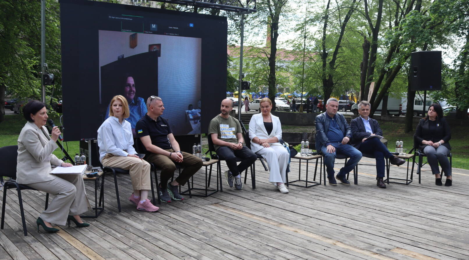 Синергія освіти і ринку праці: в Ужгороді провели дискусійну панель у межах Ярмарку вакансій ’2025