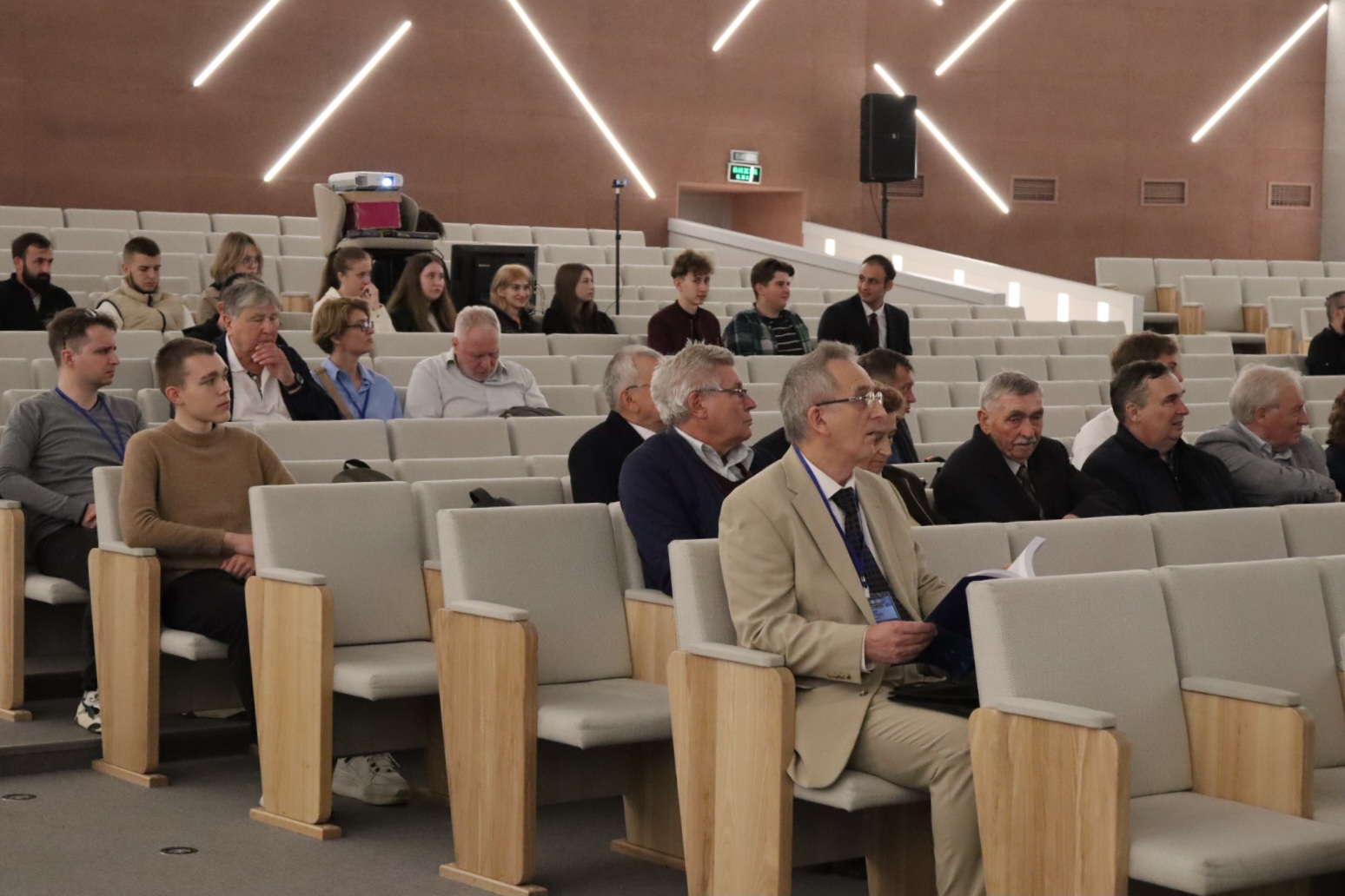 Ужгород приймає Х Українську наукову конференцію з фізики напівпровідників
