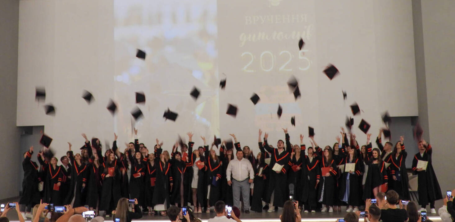 Бакалаври факультету історії та міжнародних відносин попрощалися з альма-матер