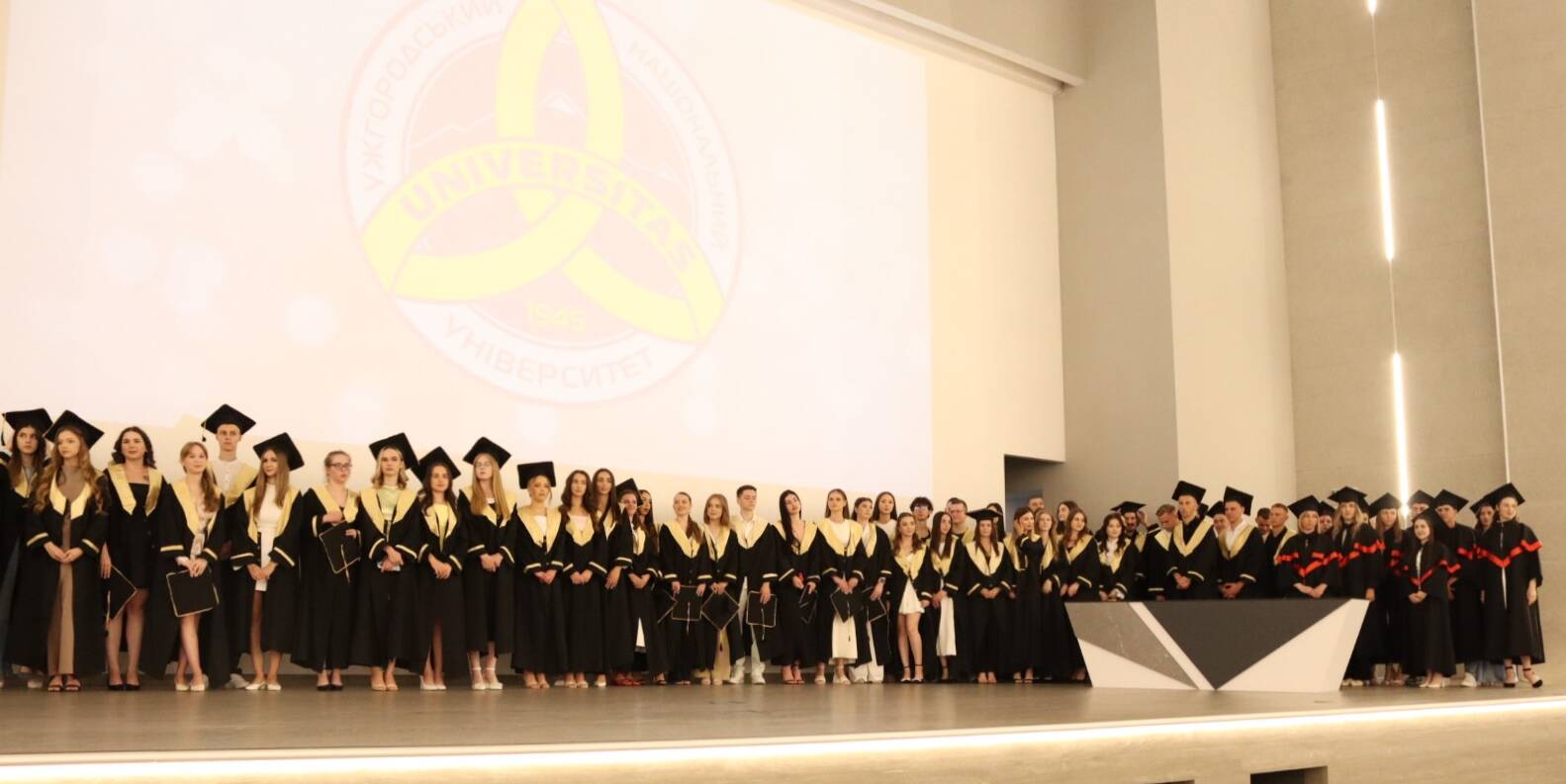 Підкоряти нові вершини вирушили випускники економічного факультету