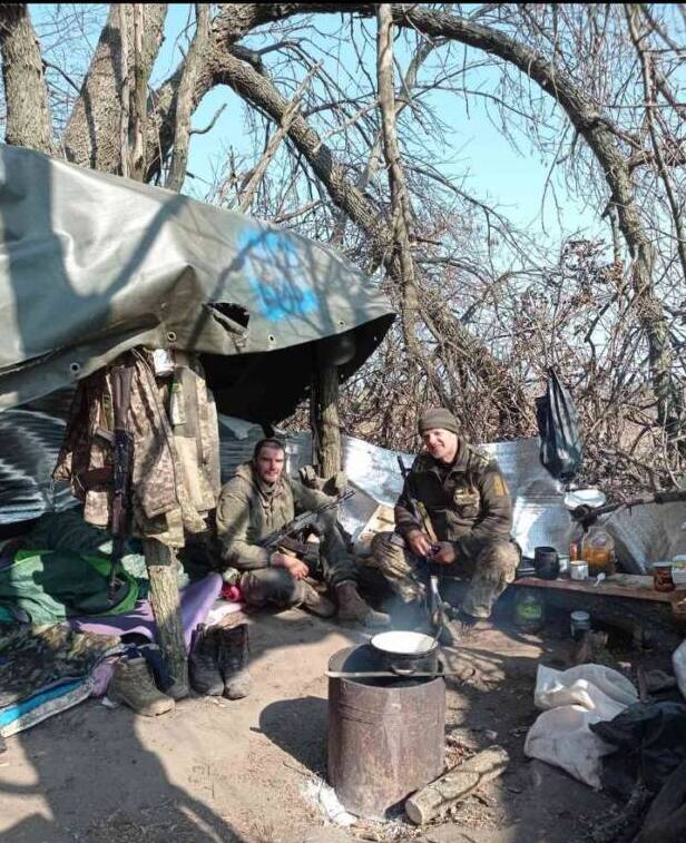 З побратимом