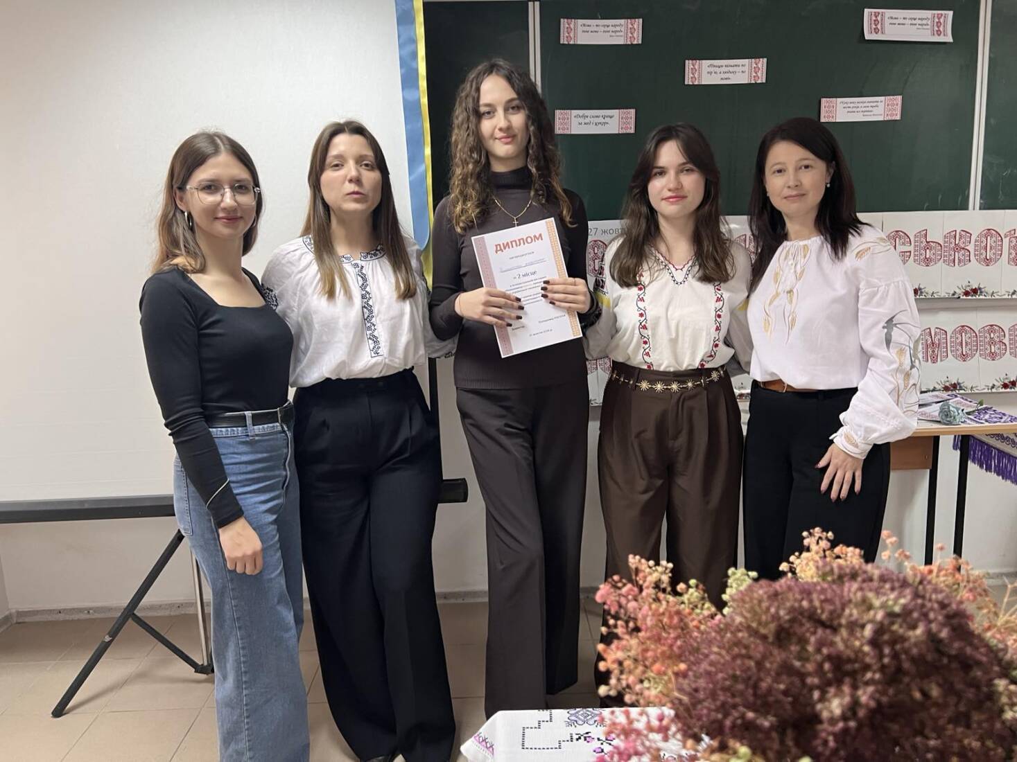 День української писемності та мови Природничо-гуманітарний фаховий коледж УжНУ відзначив із колегами з філологічного факультету