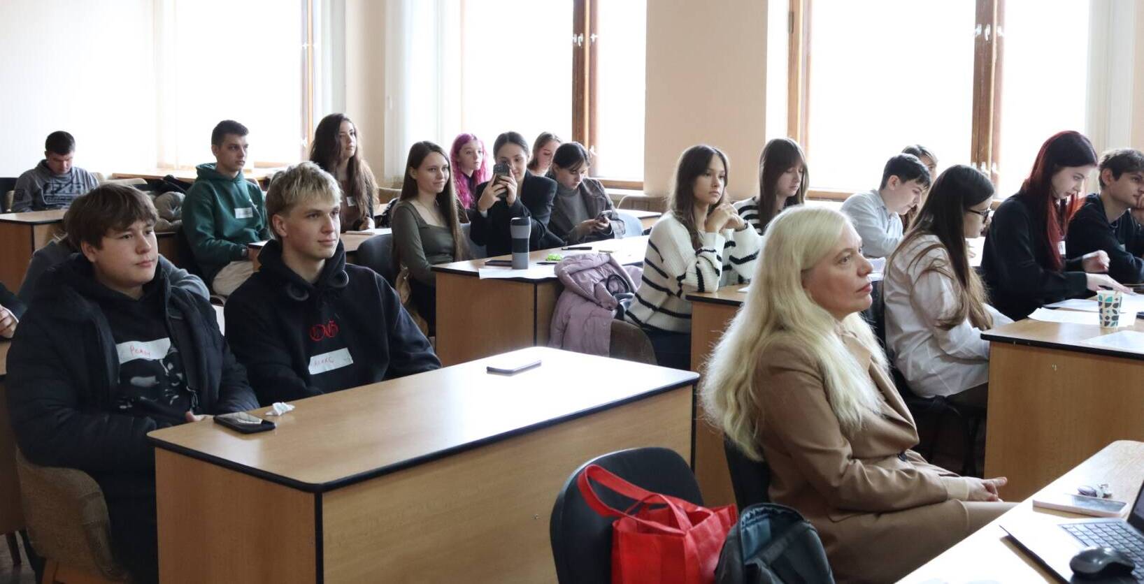 До 80-річчя університету студенти змагалися в дебатах на тему ролі ШІ в освіті