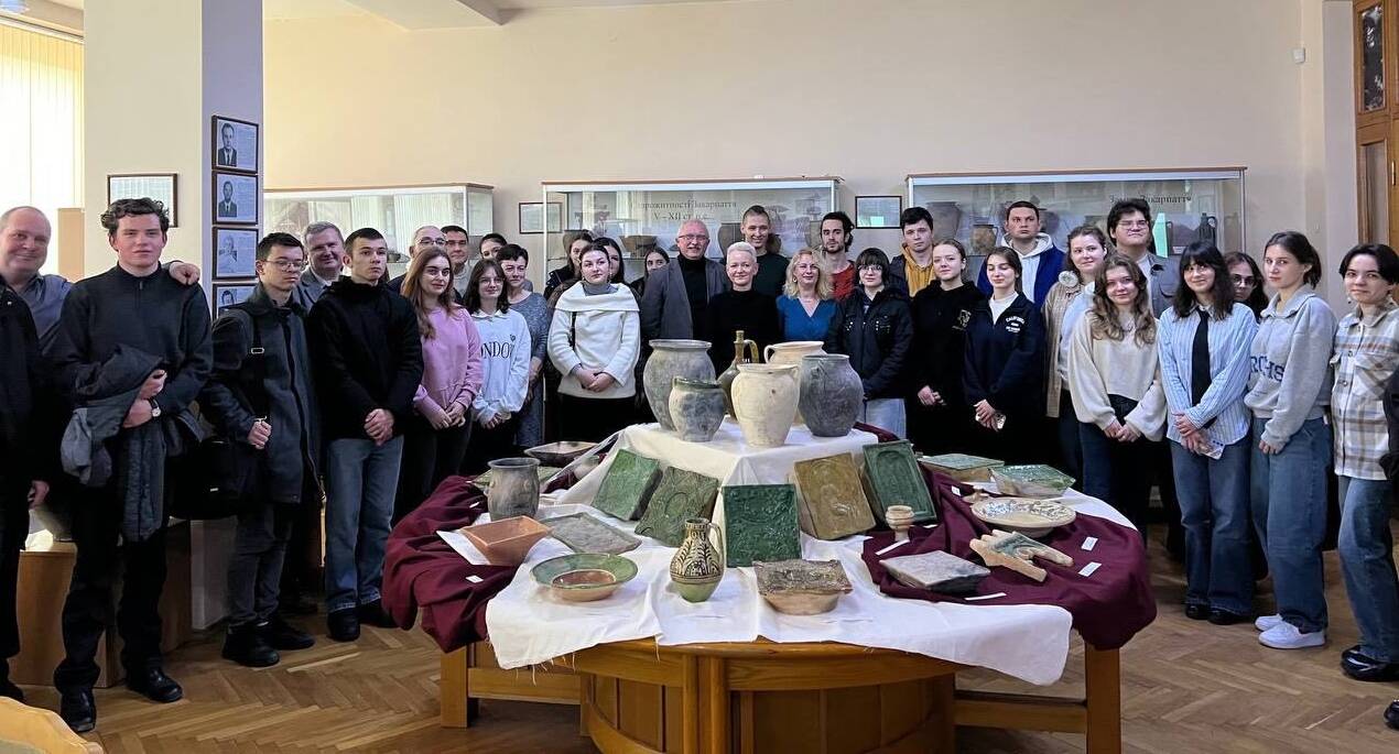 Студенти УжНУ й Закарпатської академії мистецтв у форматі наукової конференції обговорили збереження культурної спадщини