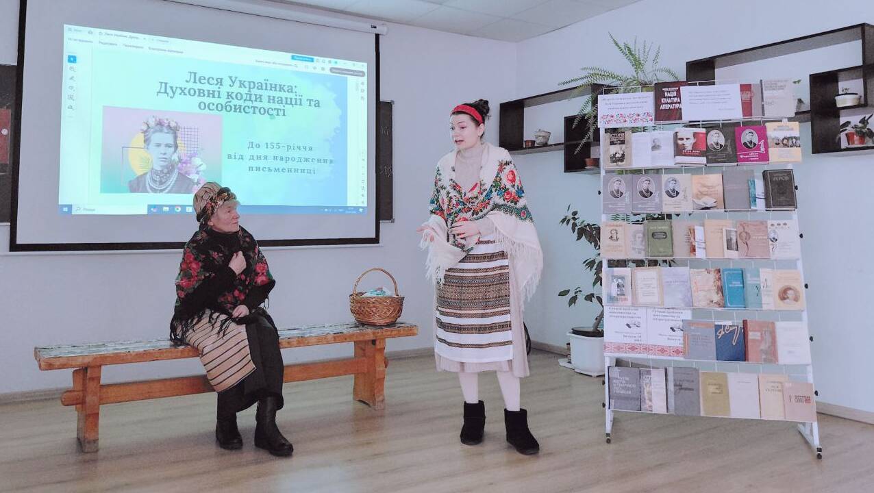 Учасниці аматорської студії «КРУТО», фрагмент «Боярині»