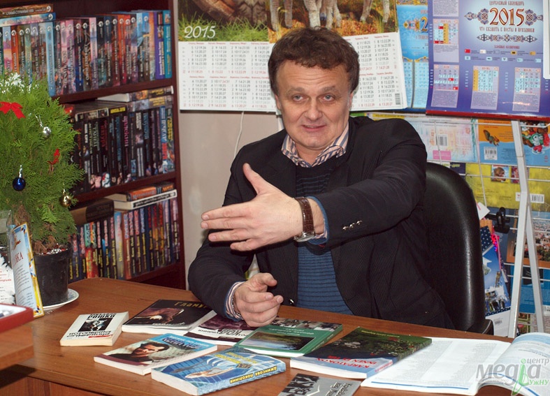 Михайло Рошко Викладачі-письменники сіли за прилавок книжкового магазину