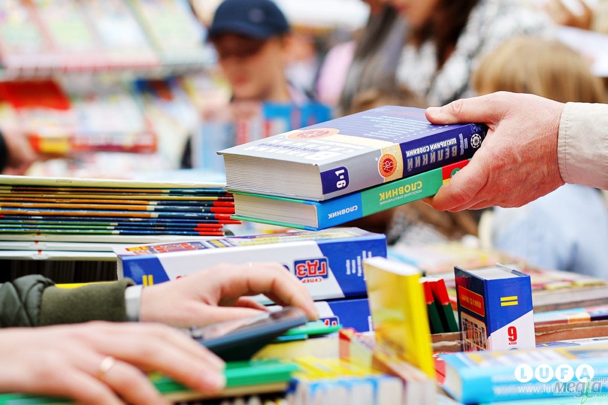 Книги на Форумі Видавців у Львові презентують і випускники УжНУ