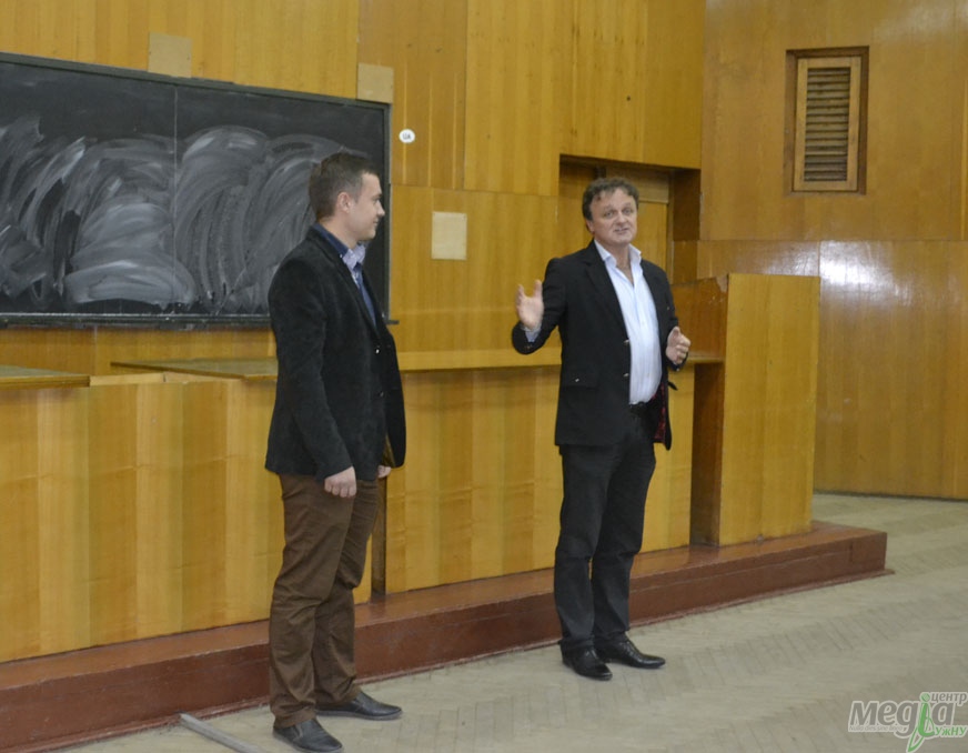 Іноземні філологи мали зустріч з учасником війни на Сході