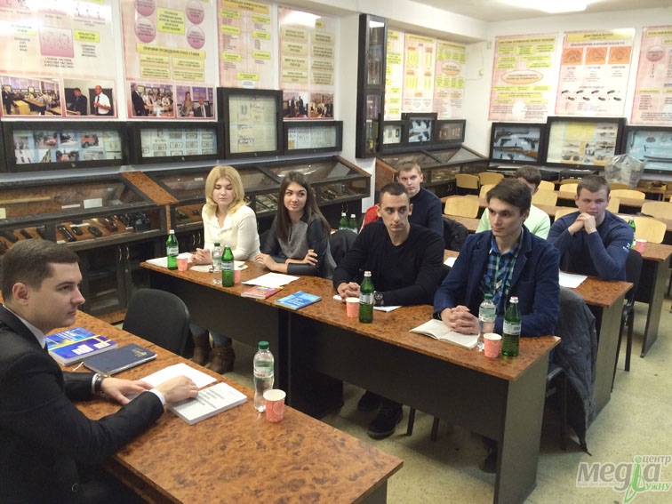 На юридичному факультеті обговорили актуальні проблеми запобігання та протидії корупції