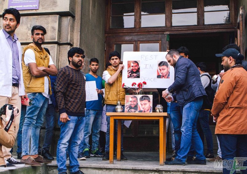 У пам’ять про загиблих студентів в Ужгороді горіли свічки...