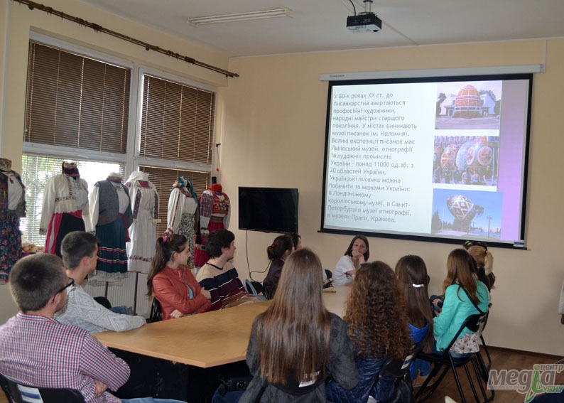 Студентам-історикам розповідали про традиції українського писанкарства