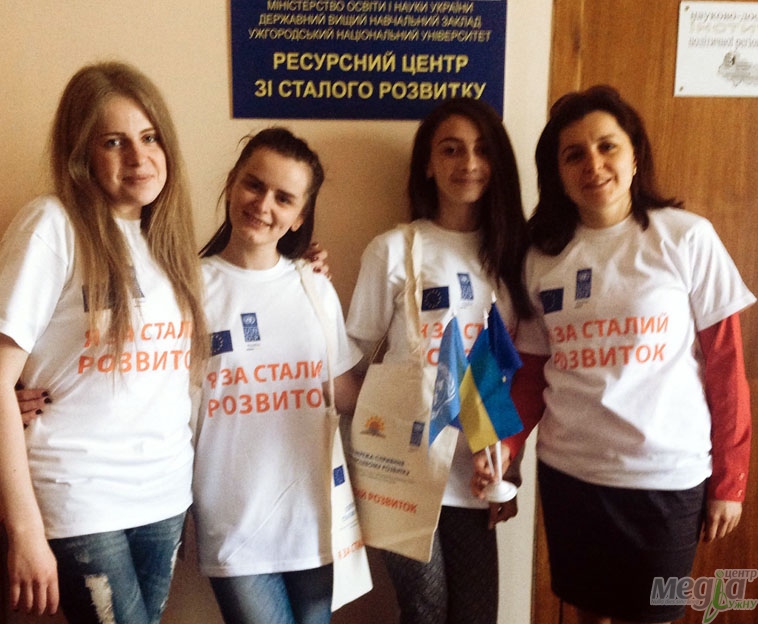 В УжНУ збирали макулатуру та використані батарейки