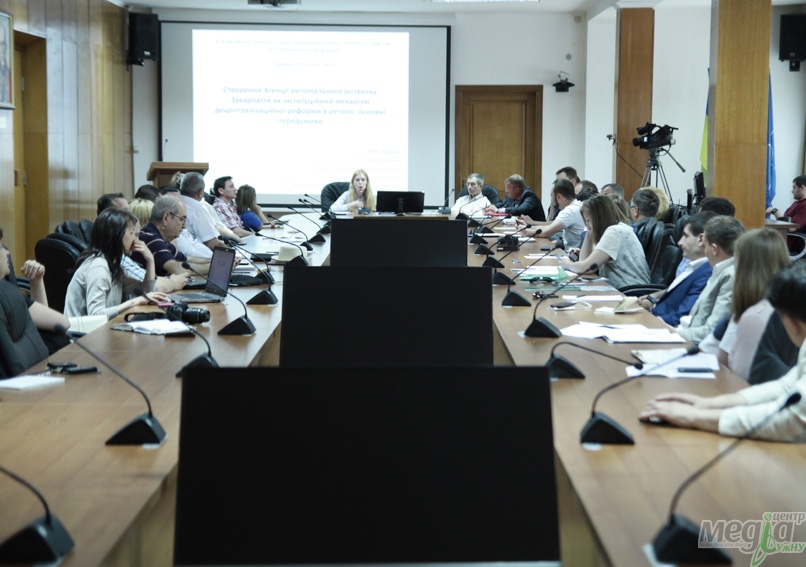 В УжНУ відбулося чергове засідання дискусійного клубу «Інтелектуальна платформа»