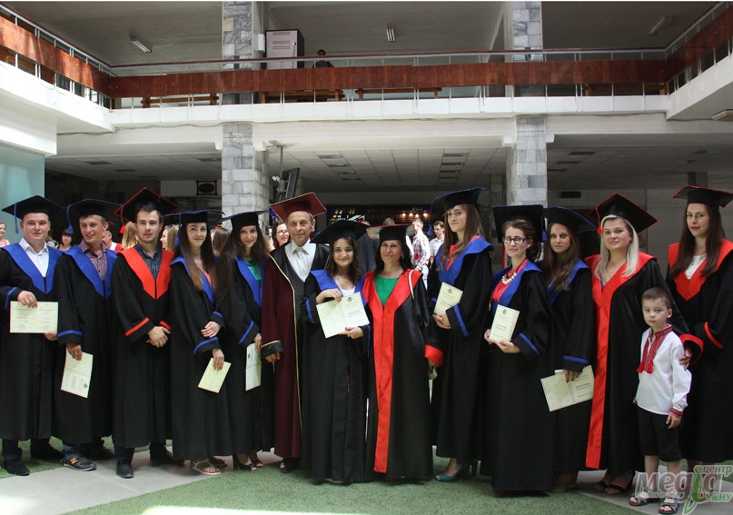 Випускники географічного факультету — з дипломами