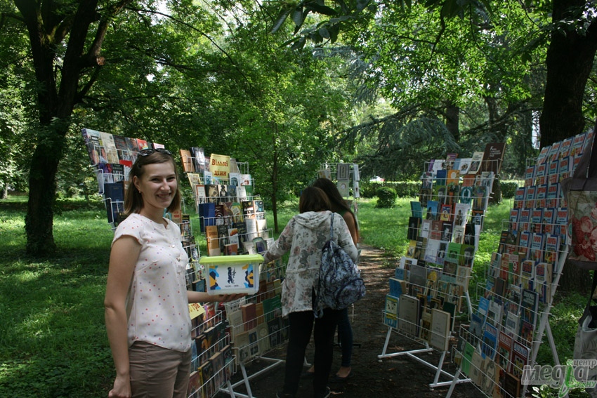 Продаж книг за вільною ціною