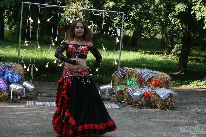 Пристрасний східний танець Валентини Артюхіної