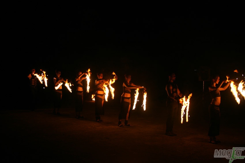 Яскраве завершення не менш яскравого дня