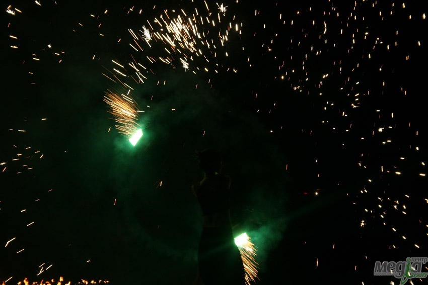 Яскраве завершення не менш яскравого дня