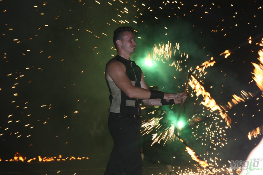 Яскраве завершення не менш яскравого дня