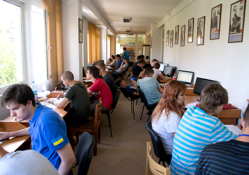 Програмуючи, відпочили: в УжНУ відбулася всеукраїнська школа айтішників