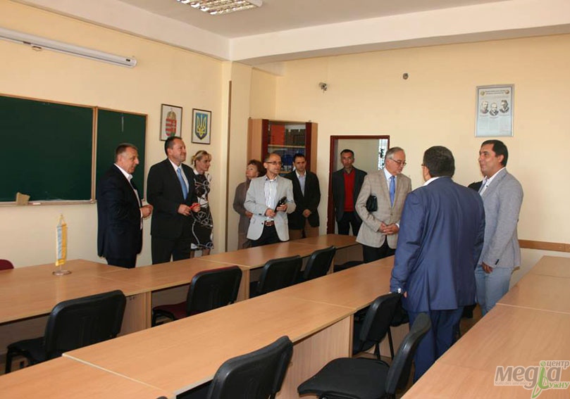 На факультеті міжнародних відносин оновили кабінет українсько-угорської дружби